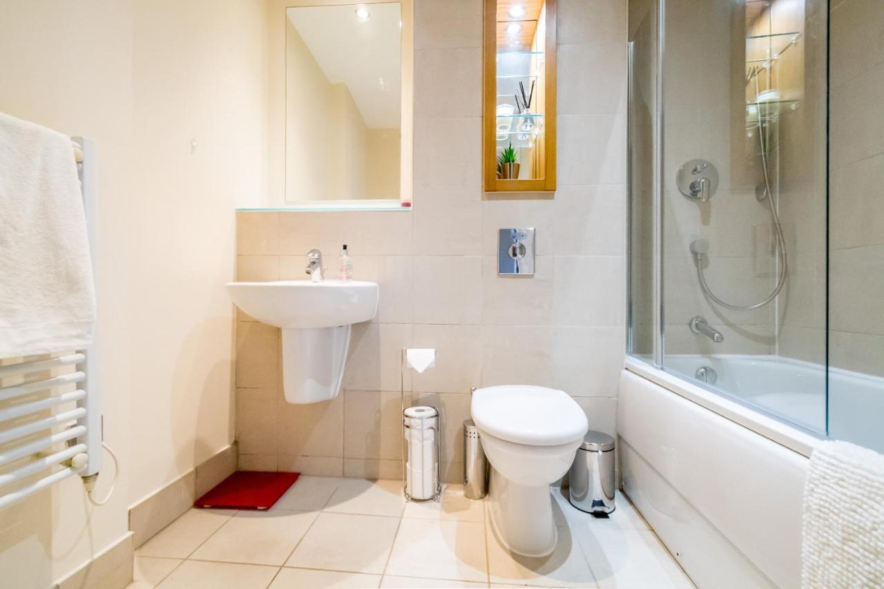 Spacious City 2 Bed, 2 Bath, Free Parking & Wifi Σέφιλντ Εξωτερικό φωτογραφία